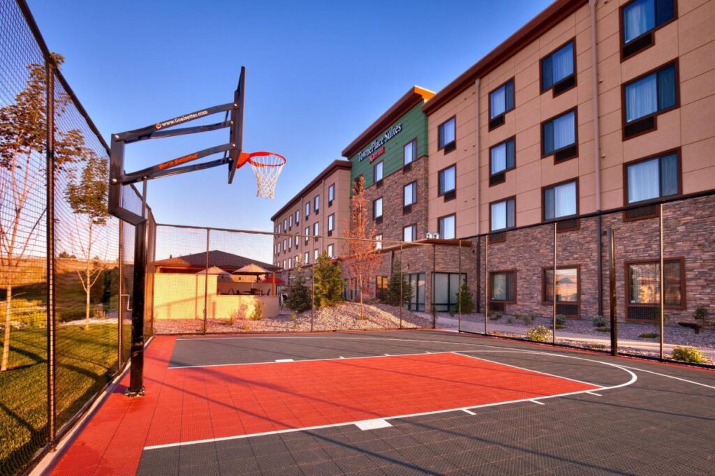 basketball court outside hotel building of TownePlace Suites by Marriott Missoula a pet friendly hotel in Missoula